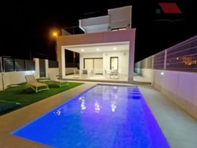 MAGNÍFICA VILLA EN LA MARINA, A PIE DE PLAYA — 18