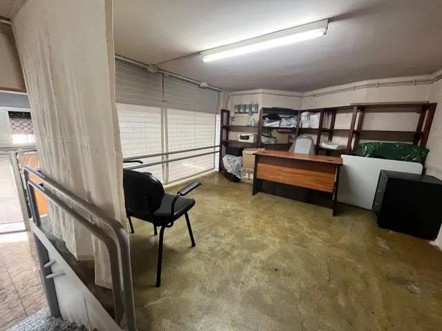 LOCAL COMERCIAL CON ALTILLO SITUADO EN ZONA  DR. PUJADES — 27