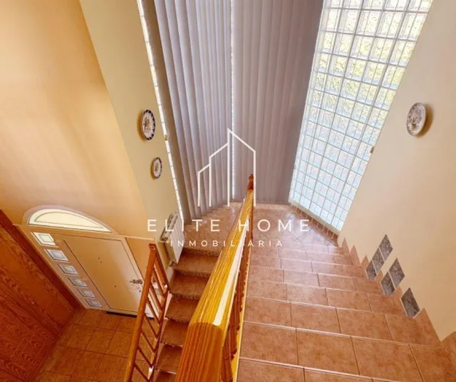 Una villa para disfrutar en familia en exclusiva urbanización y con el mediterráneo como horizonte — 30