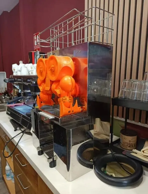 Traspaso de cafeteria en excelente ubicación al lado de plaza de los luceros — 11