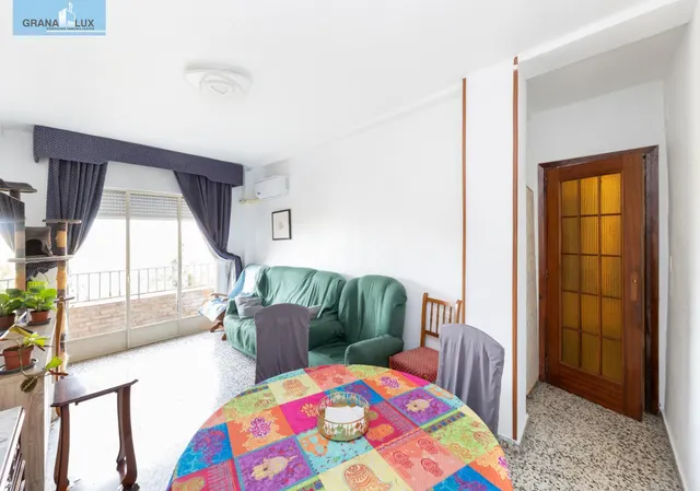 En Venta Piso de 4 dormitorios con ascensor, ideal para reformar a tu gusto. — 26