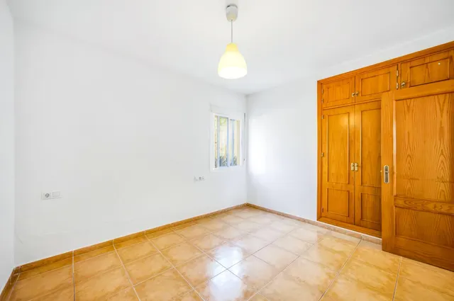 Chalet  Familiar en Zona La Dehesilla;  Tranquila y Accesible — 26