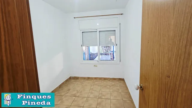 CASA PLANTA BAJA CON 2 VECINOS CON JARDÍN — 6