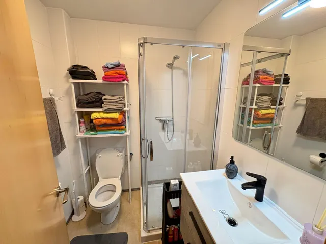 Apartamento luminoso y espacioso en la acogedora Formentera. Cerca de colegios y comercios, a 10 min a pie de Benijófar, a 3,5 km del La Marquesa Golf, y a solo 11 km de las playas de Guardamar. — 20