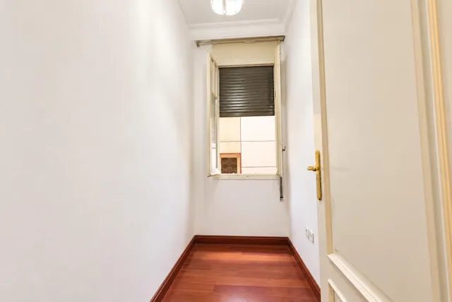 Piso en Calle Alcalá. A Reformar — 23