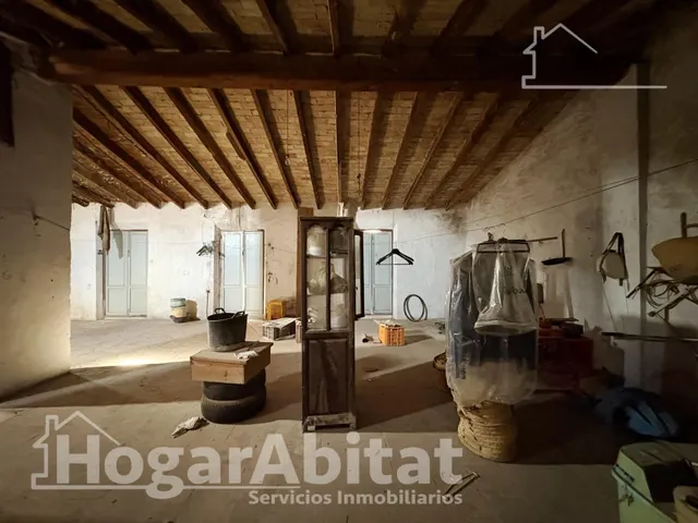 Espaciosa casa con local comercial y garaje en el centro — 49