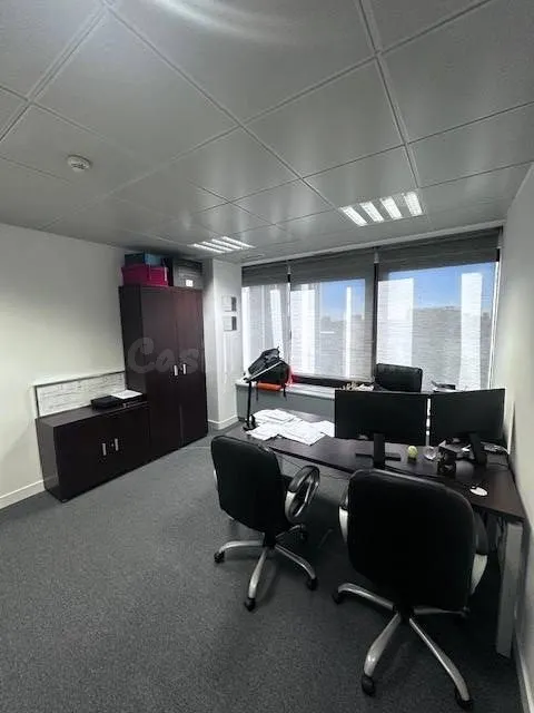 Oficina situada en Edificio exclusivo a escasos metros de la - foto 2