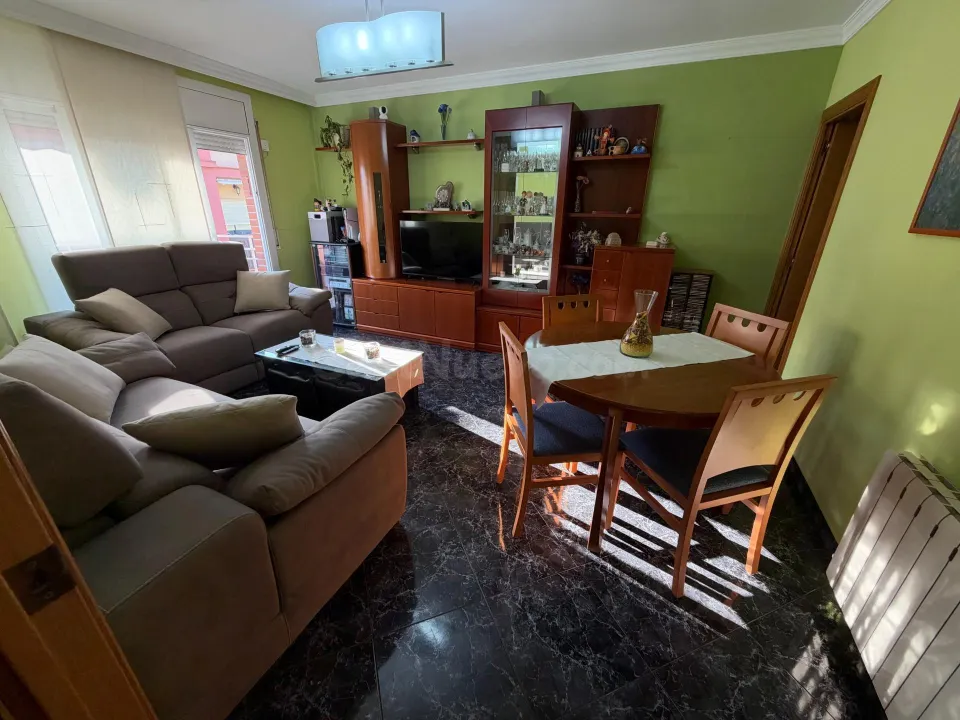 Último piso de 4 dormitorios con balcón
