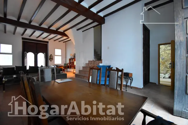 REFORMADO Y AMPLIO CON TECHOS ALTOS, PISCINA Y MUCHO ESTILO ¡TE ENCANTARÁ! — 3