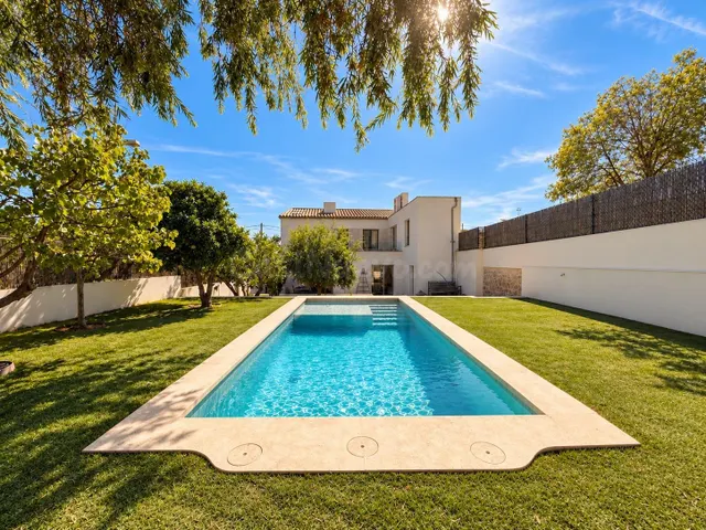 Preciosa Villa en Calviá Pueblo con Jardín y Piscina Privada