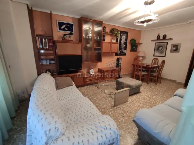 PISO DE CUATRO habitaciones SIN ASCENSOR. MUY BUENA ZONA — 19