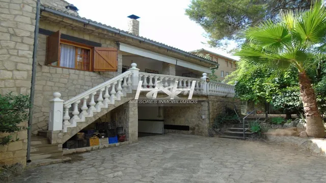 Sensacional villa en urbanización Santa Bárbara. / HH Asesores inmobiliarios. — 13