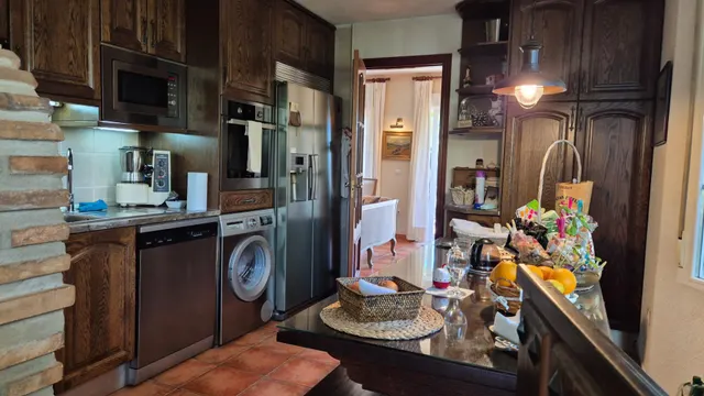 Precioso chalet con espectacular piscina y jardín autóctono — 36