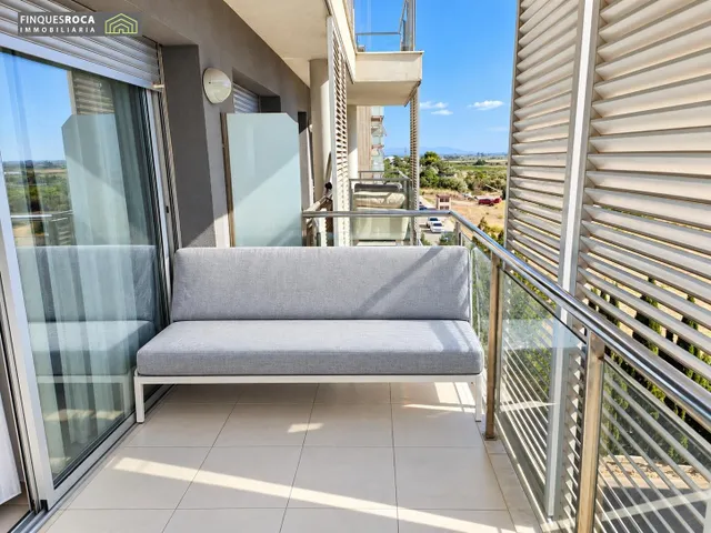 **VIVIENDA CON TERRAZA, PISCINA Y PARKING EN LA RÀPITA** ☀️ — 30