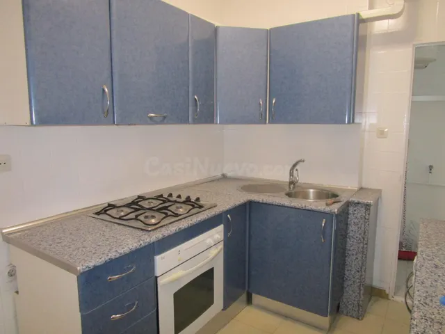 Triana, junto San Jacinto. Excelente piso de 2 habitaciones 