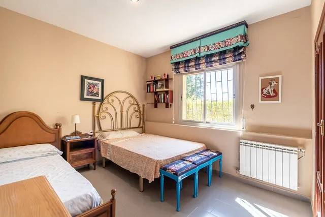 Chalet independiente con piscina y pista de tenis en Alfacar — 13