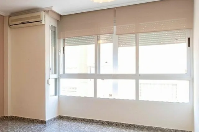 Amplia vivienda de 4 dormitorios con garaje, trastero y metro a pocos minutos — 17