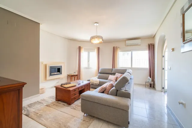 Maravillosa villa de una sola planta (aprox. 161 m2) con gran piscina privada. Cerca de colegios, del La Zenia Boulevard, ¡y a tan solo 15 minutos a pie de Playa Flamenca! — 13