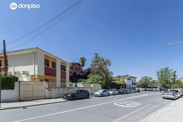 Chalet Exclusivo en Camino Bajo de Huétor — 38