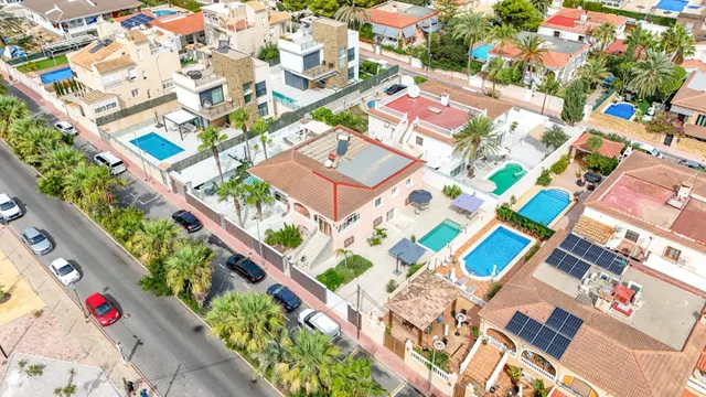 Casa 3 habitaciones 216m² en venta - Punta Prima - foto 2