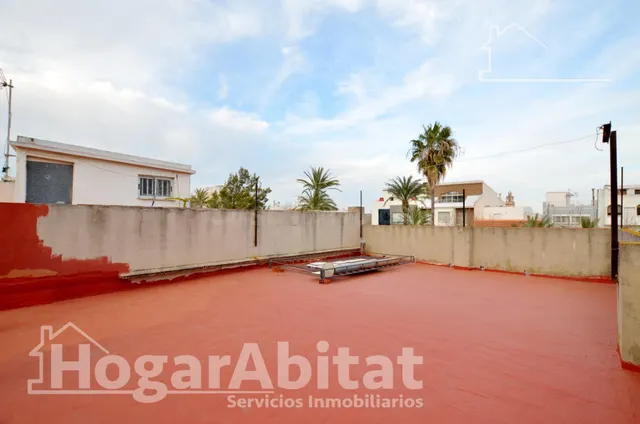 CASA CON DOS TERRAZAS Y UN LOCAL COMERCIAL - foto 4