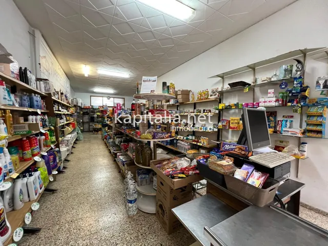Local comercial en venta y traspaso zona Llombo — 3
