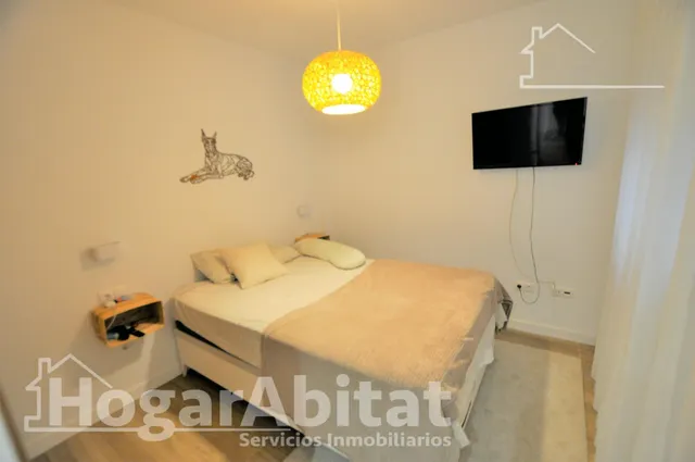 Impecable y reformado en residencial con terraza, piscina y dos plazas de garaje, cerca del centro — 11