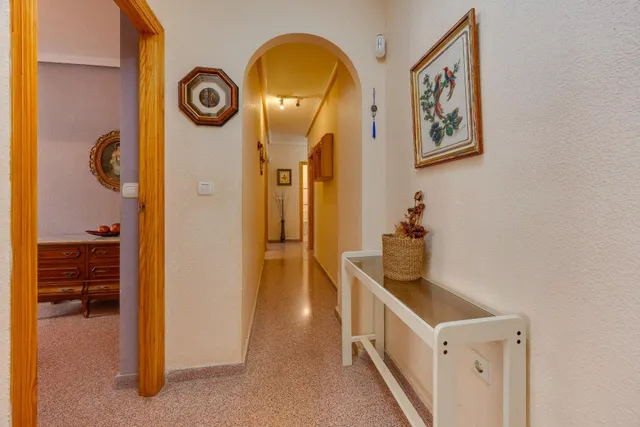 Amplio apartamento de 4 dormitorios en el corazón de Torrevieja — 15