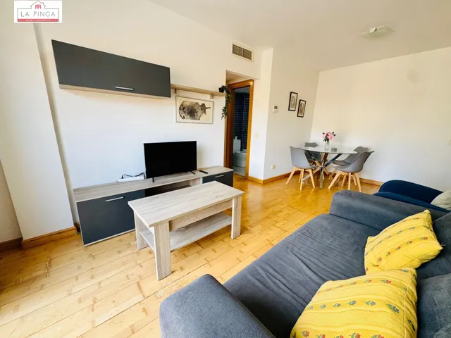 VIVIENDA 2 DORMITORIOS GARAJE Y TRASTERO CERCA DEL CENTRO - foto 2