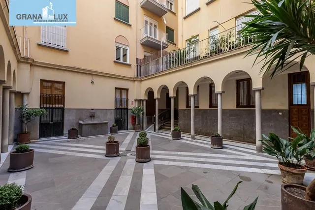 PISO COMPLETAMENTE REFORMADO EN CALLE RECOGIDAS — 37