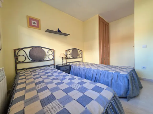 Chalet esquinero adosado en Vilafortuny — 36