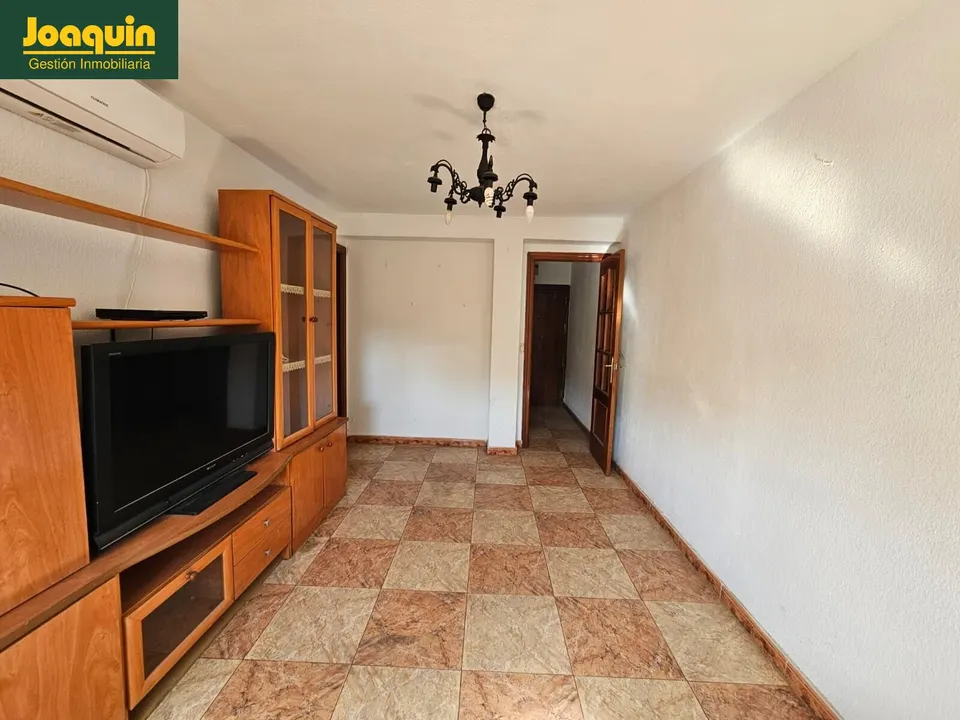 Piso luminoso con terraza y vistas despejadas en Santa Rosa (Con ascensor)