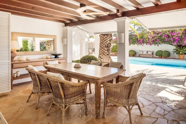Casa-Chalet en Venta en Santa Eularia Des Riu Baleares — 25