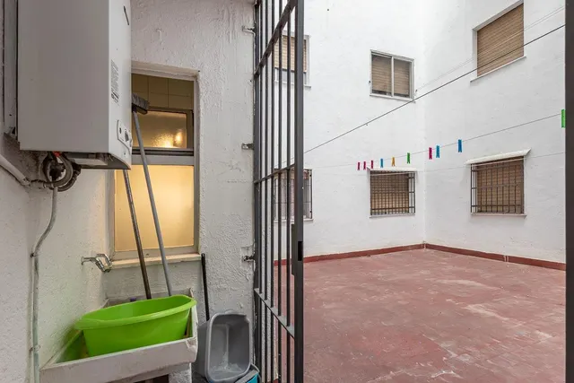 AMPLIO PISO JUNTO A EL CORTE INGLES EN JAEN — 7