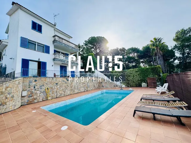 Casa unifamiliar en venta en Sant Cebrià de Vallalta con pis
