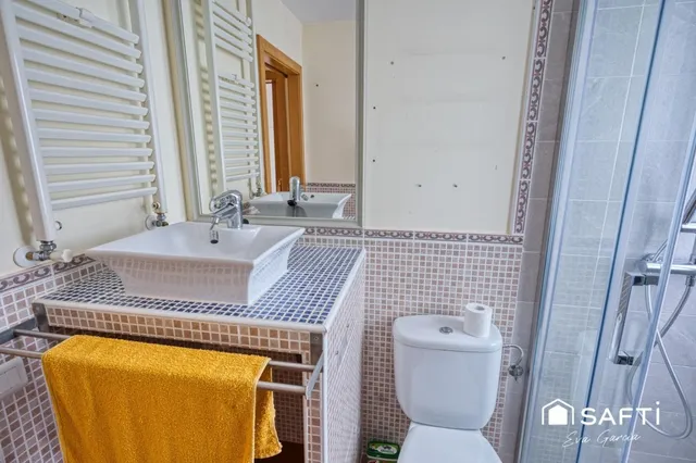 Casa con potencial ubicada en parcela 1000 m² Querol — 22