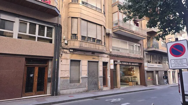 EDIFICIO DE TRES PLANTA mas  TERRAZA — 2