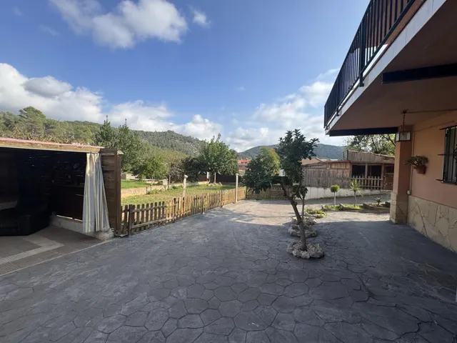 Casa con vistas, amplio espacio exterior y múltiples posibilidades en Mas Milà, Olivella — 43