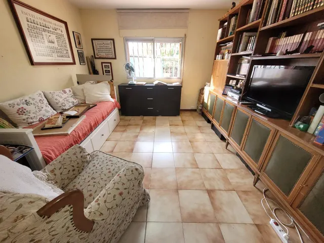 Impresionante Chalet con Amplio Terreno y Piscina en las Afueras de Zaragoza — 29