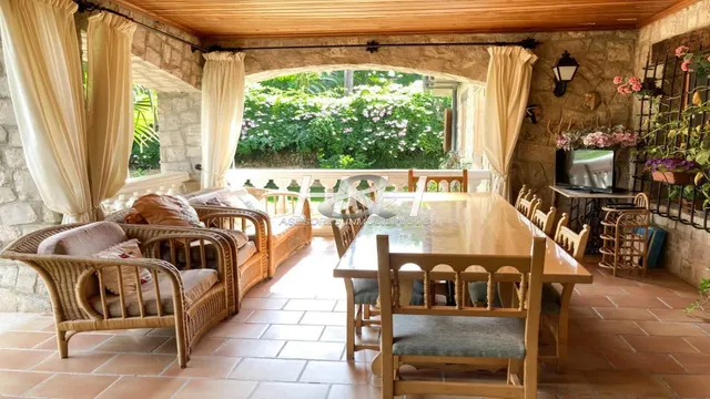 Sensacional villa en urbanización Santa Bárbara. / HH Asesores inmobiliarios. — 20