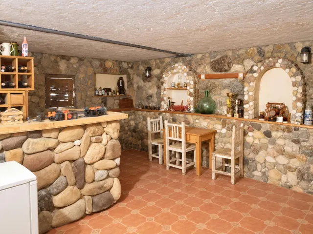 Chalet independiente de una sola planta con parcela llana de 955 m2 en una de las mejores zonas de la urbanización Nueva Sierra. — 14