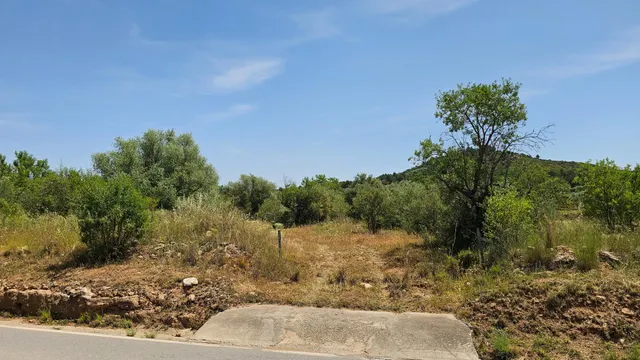 VENTA DE 3 PARCELAS AGRUPADAS CON POSIBILIDAD DE CONSTRUIR UNA VIVIENDA UNIFAMILIAR !! — 3