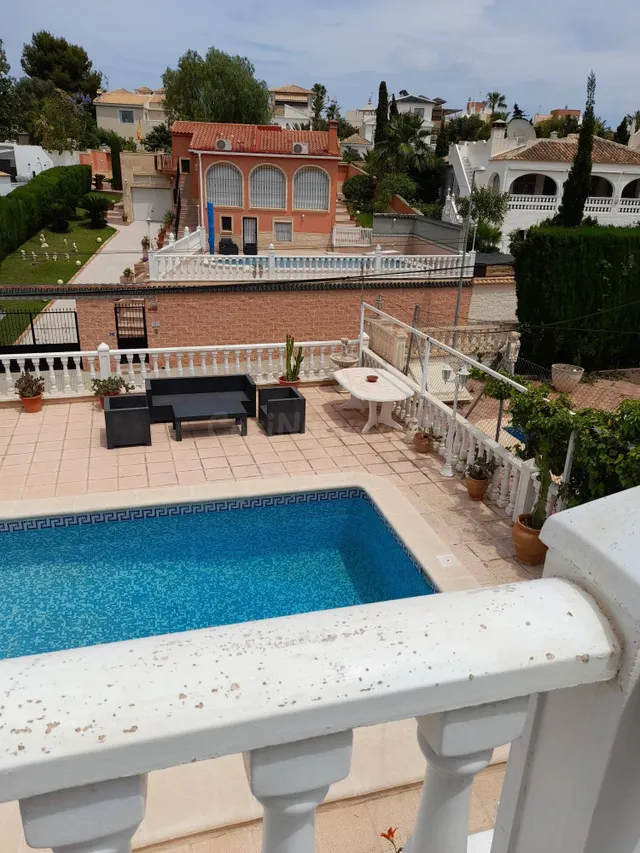 Se vende chalet con piscina privada en Los Balcones - foto 2