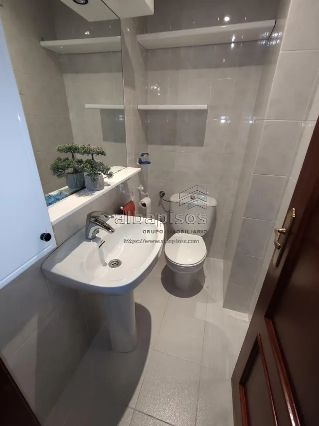 PISO DE CUATRO habitaciones SIN ASCENSOR. MUY BUENA ZONA — 28
