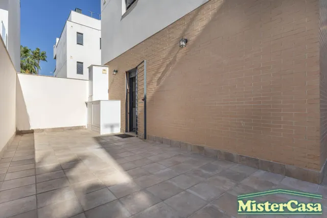 ¡¡¡EXCLUSIVA!! ROTA  Piso de 4 dormitorios, 2 baños, garaje y trastero. Gran patio privado y piscina comunitaria. — 18