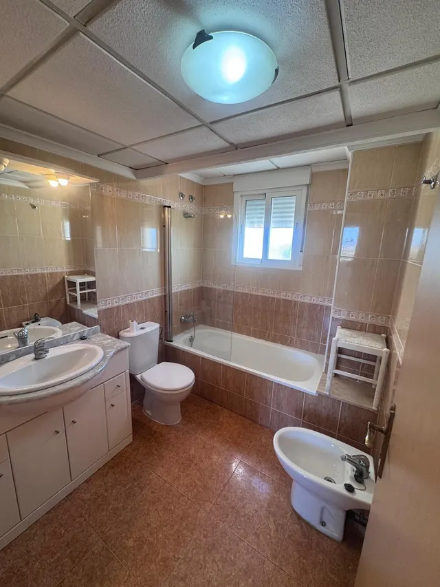 Apartamento de 4 dormitorios con gran terraza, piscina y potencial de alquiler en Guardamar del Segura — 13