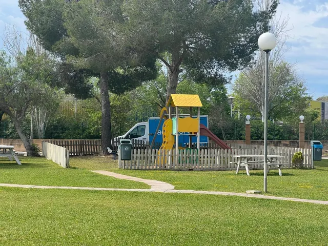 ADOSADO DE 3 habitaciones CON PARKING Y GRAN PISCINA COMUNITARIA CON JARDINES. — 40
