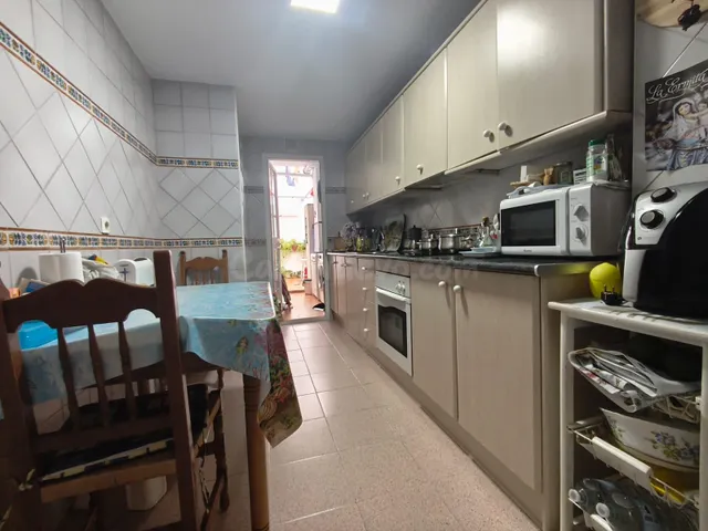 ¡BAJO EN VENTA EN LOS BARRIOS! — 5