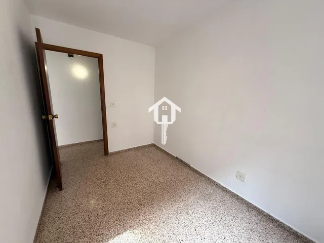 PISO EN VENTA EN ALICANTE. ZONA DE BABEL. 74m2, 4 habitaciones, 1 BAÑO Y 1 ASEÑO, TERCERA PLANTA CON ASCENSOR. — 13