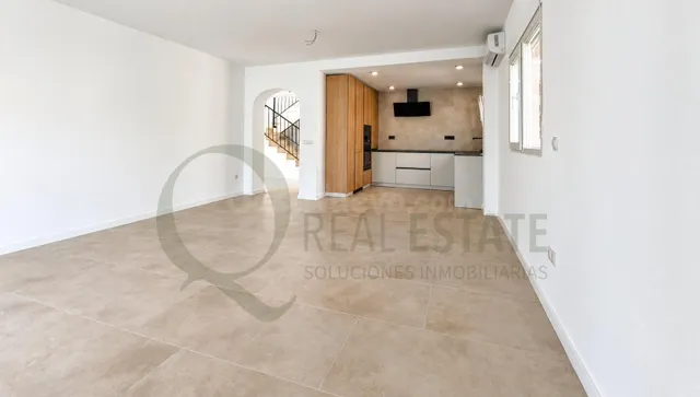 Chalet independiente con jardín y amplias terrazas en Lanuza, El Campello. — 4